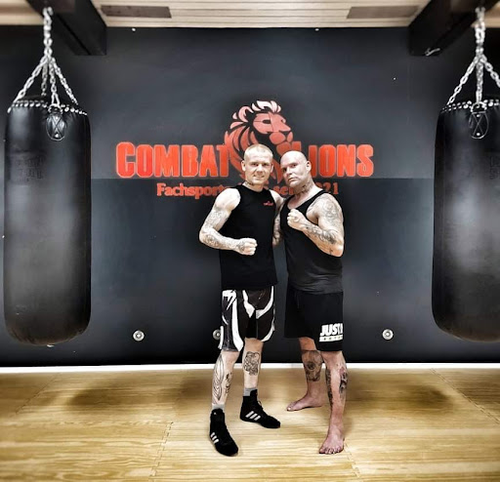 Combat Lions