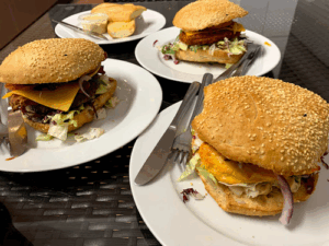 Der Firmenname ist Burger Factory