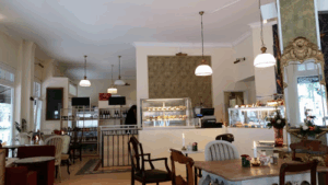 Eclair au Café