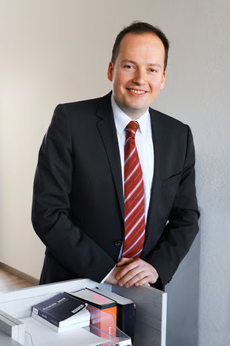 Fachanwalt für Arbeitsrecht Boris Dolmazet